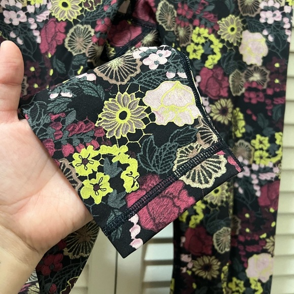 Lululemon Wunder Under Hi-Rise Tight 26" in Fluorolace Multi - Picture 8 of 10